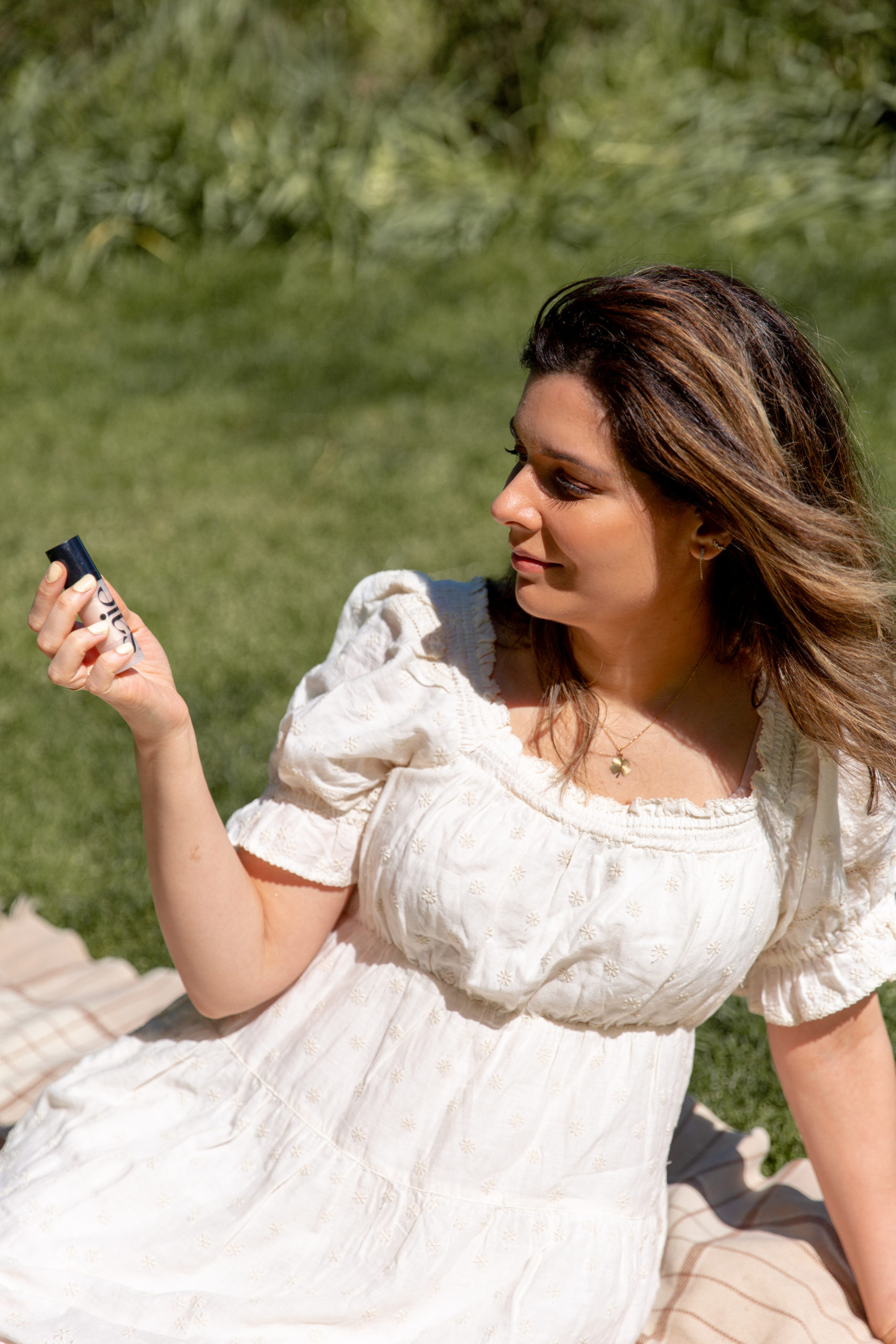 saie highlighter helps achieve a summer glow