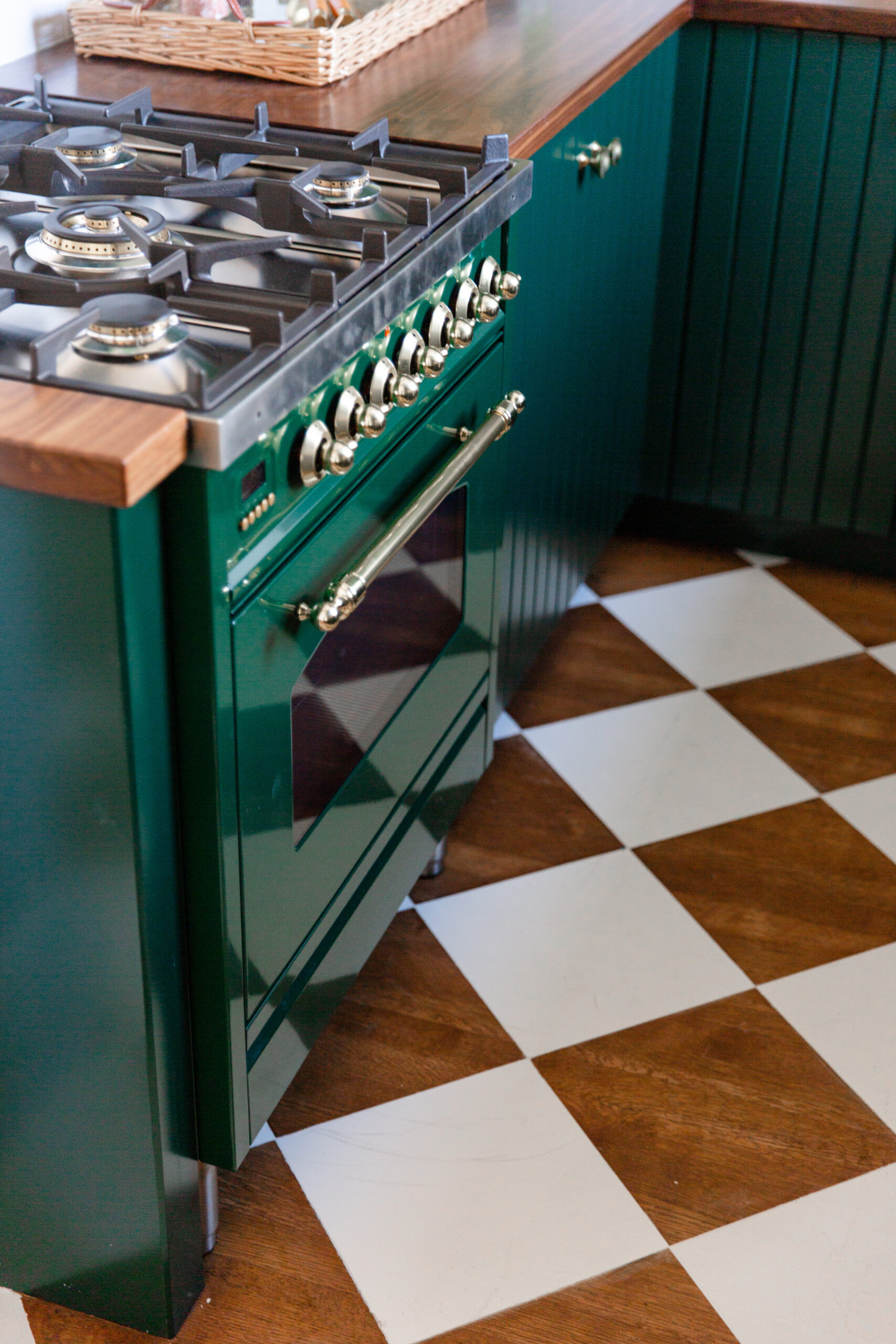 green kitchen details